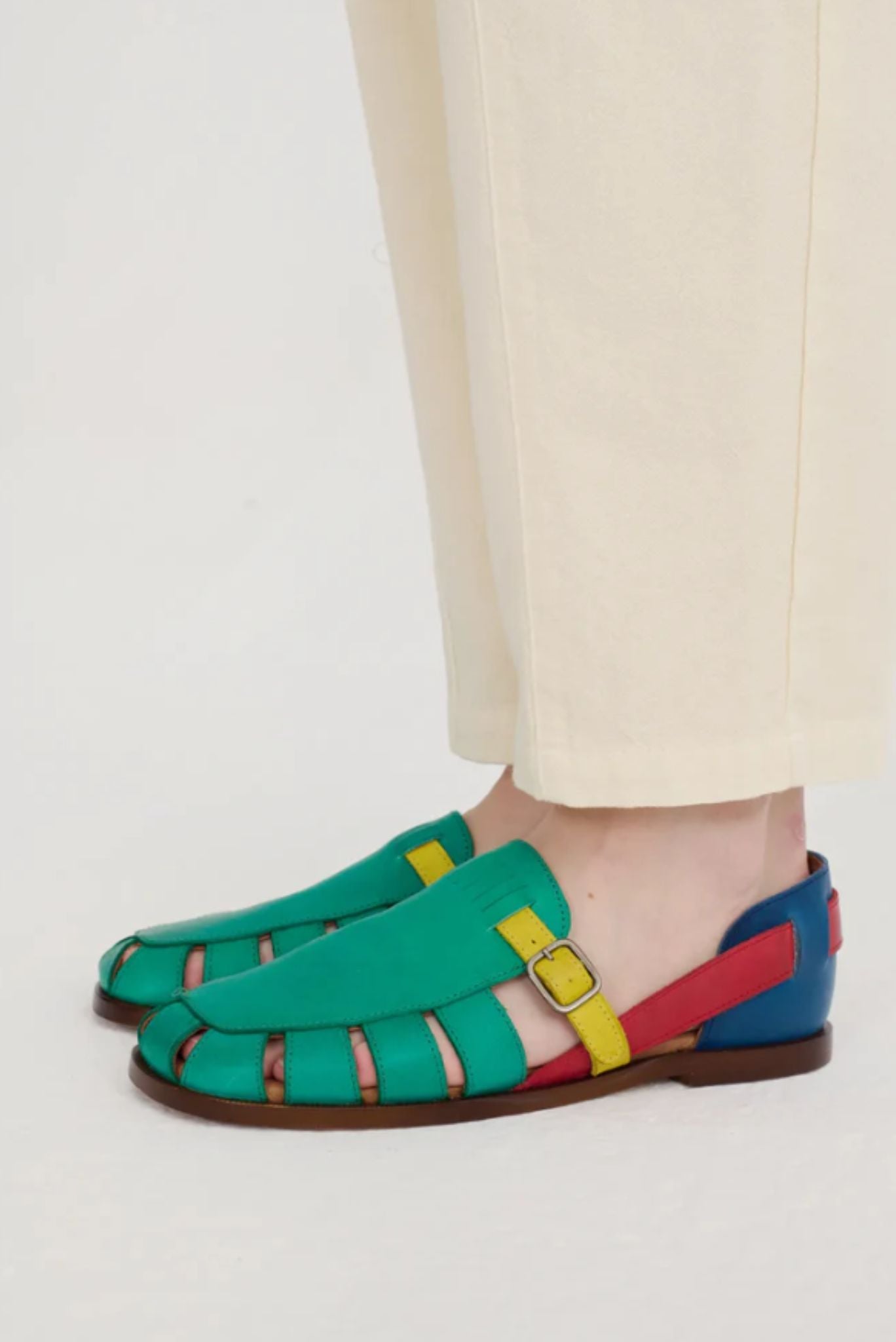 Sandalia de cuero Pickles color bloc
