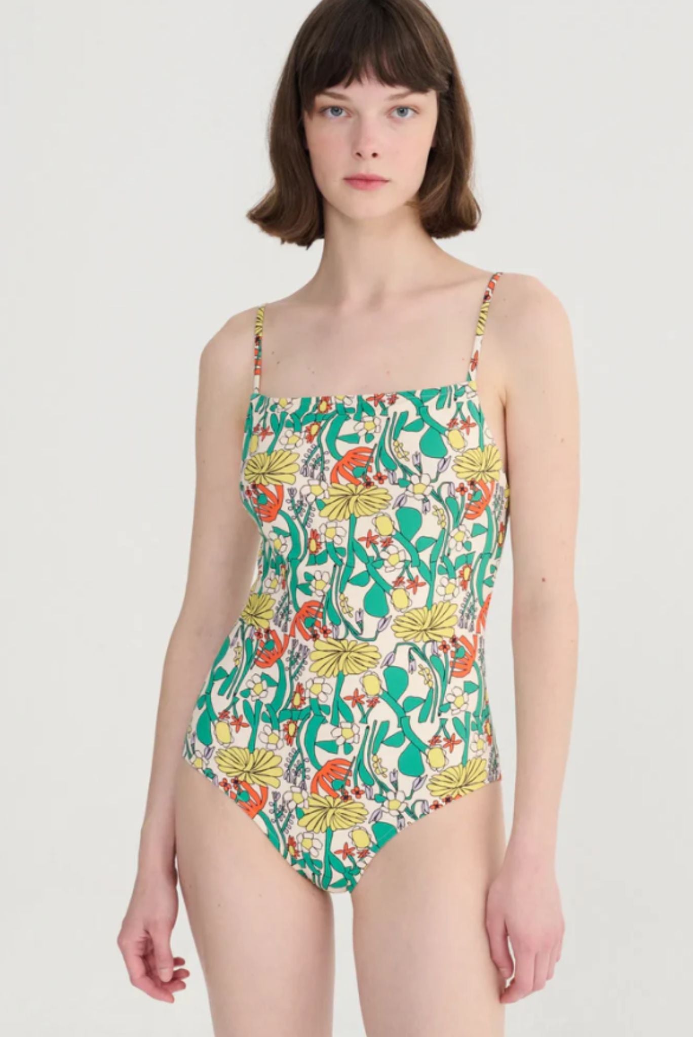 Traje de baño reciclado con patrón de herbolario a color