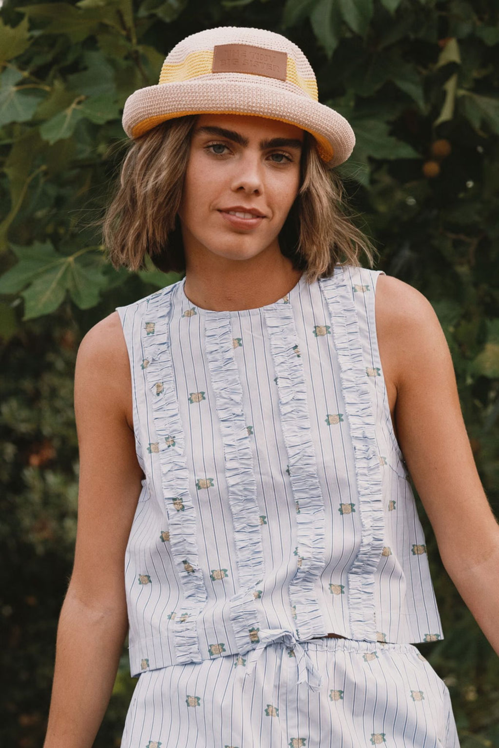 TOP CON VOLANTES A RAYAS MINI FLOWERS