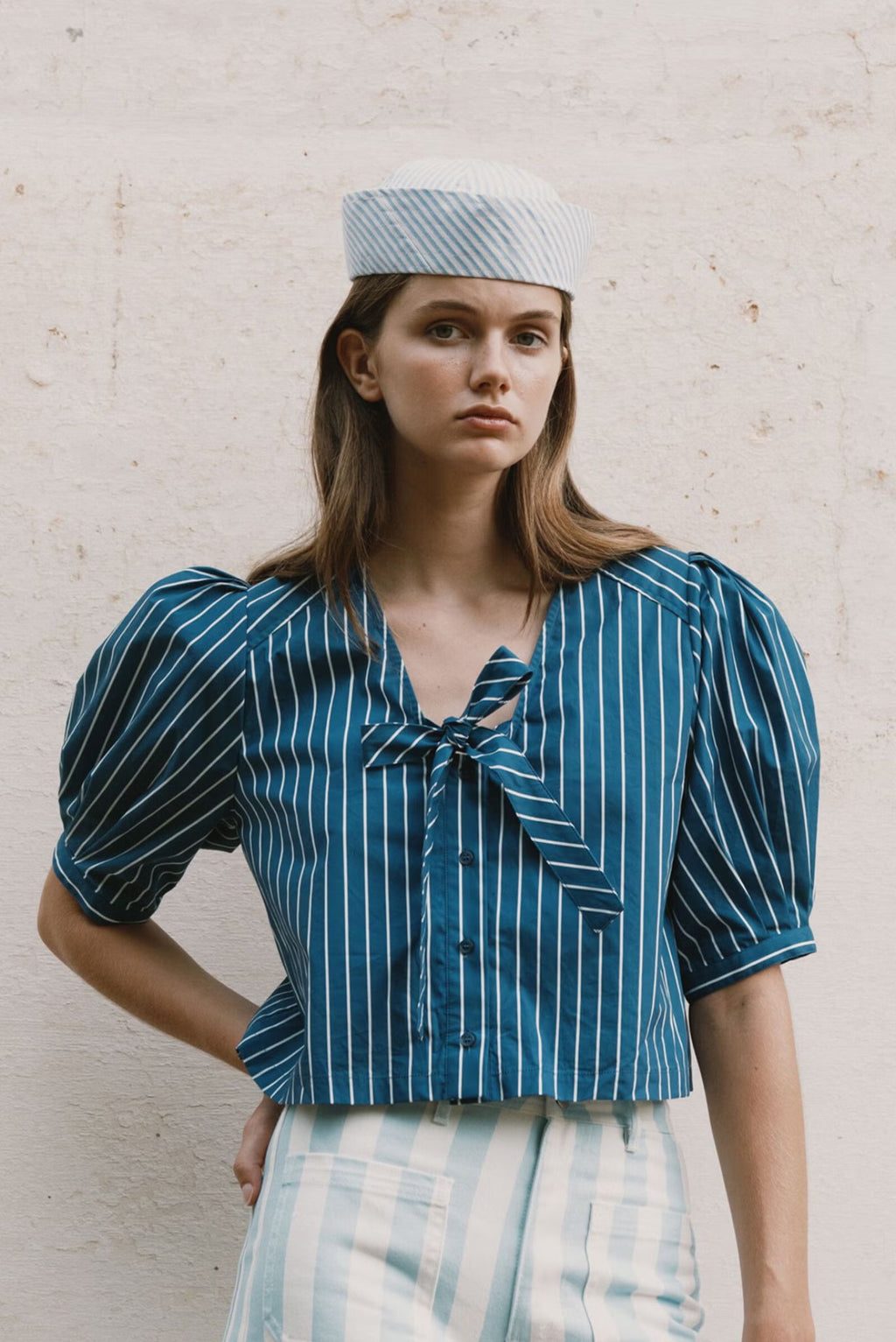 BLUSA CON LAZO A RAYAS