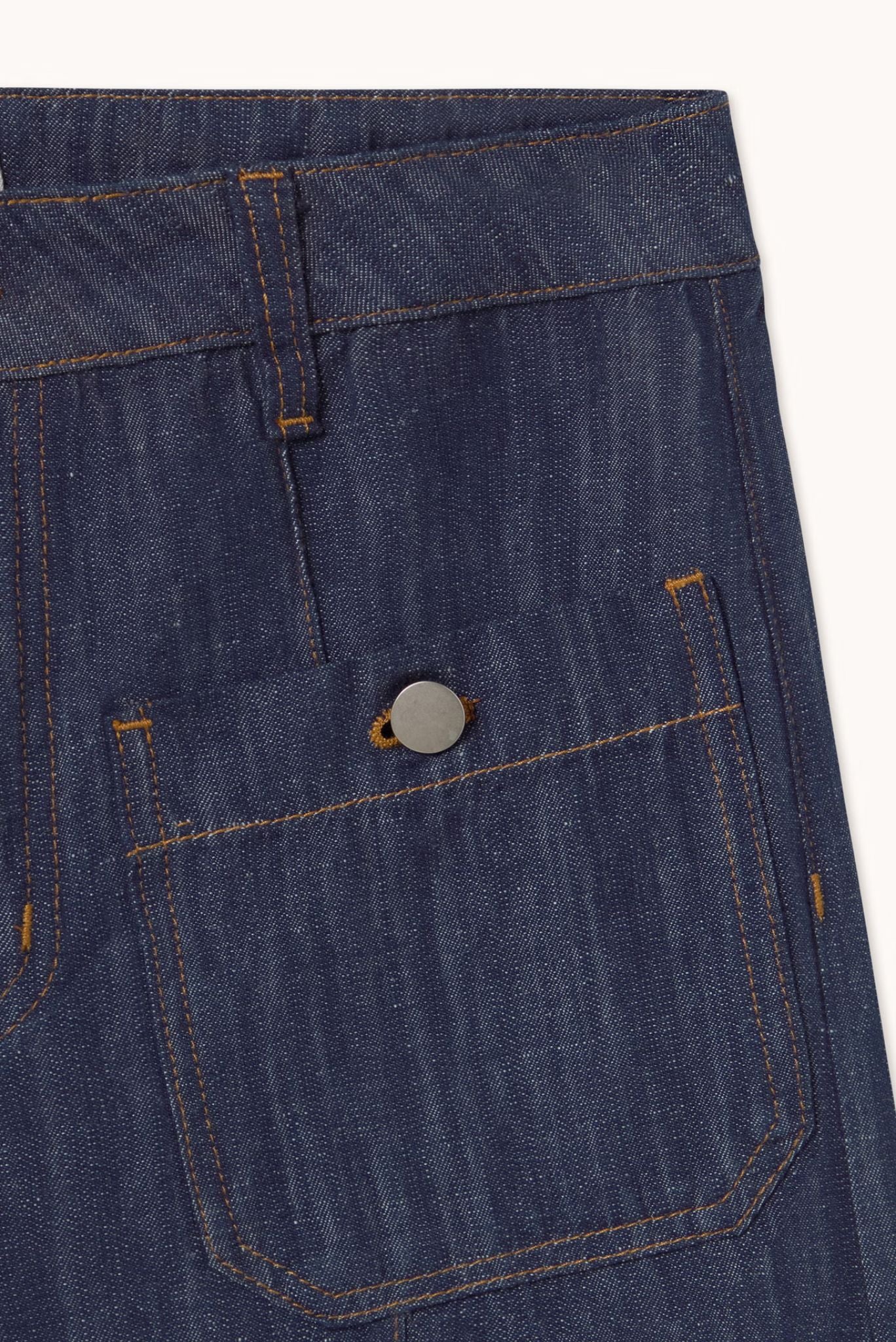 PANTALÓN CON CORTES