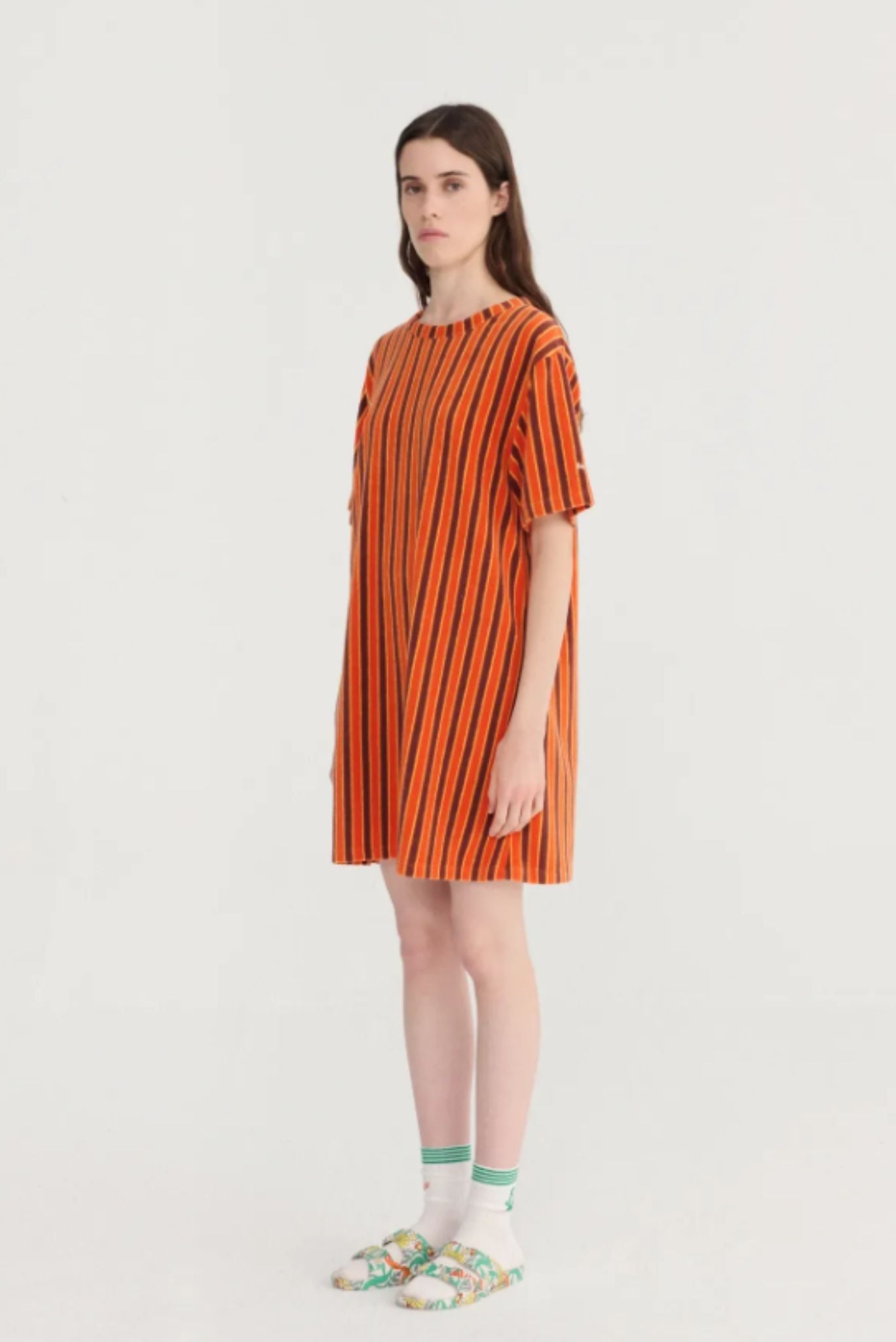 Vestido corto en tejido de rizo a raya
