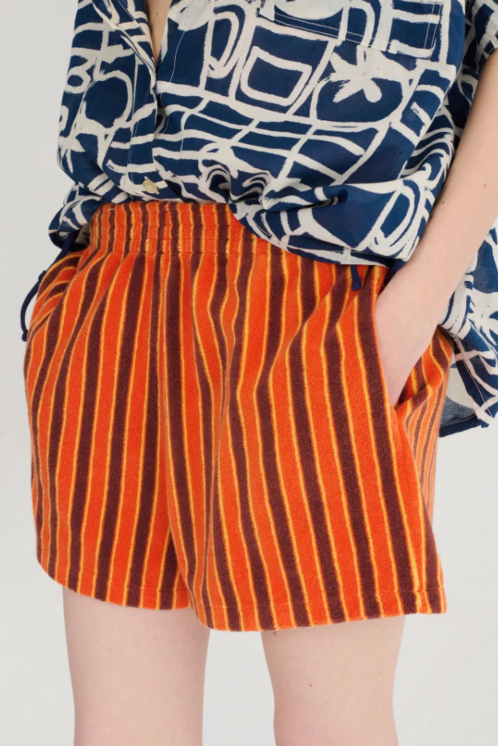 Pantalón corto de tejido de rizo a rayas