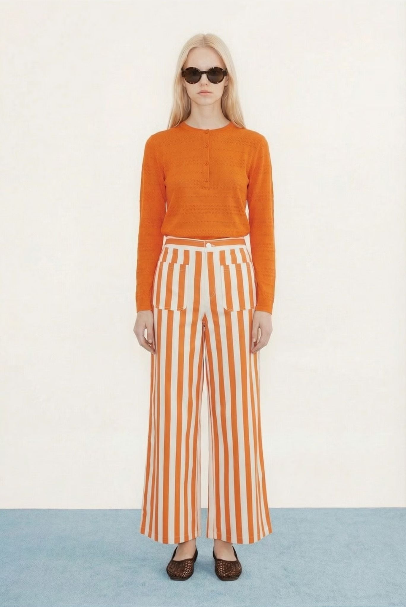 PANTALÓN CON BOLSILLOS A RAYAS