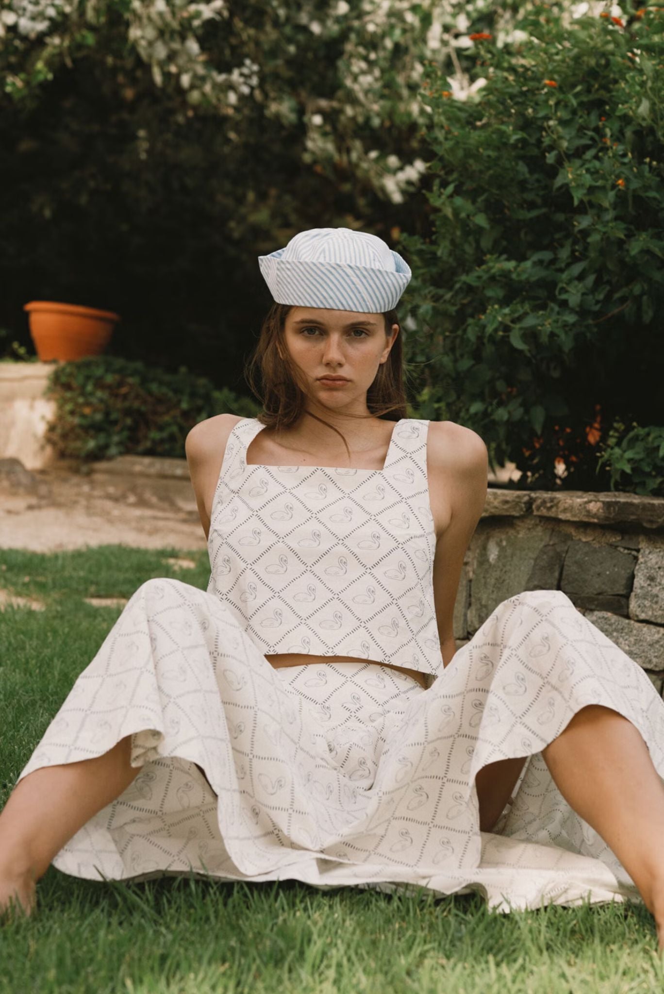 FALDA SWANS