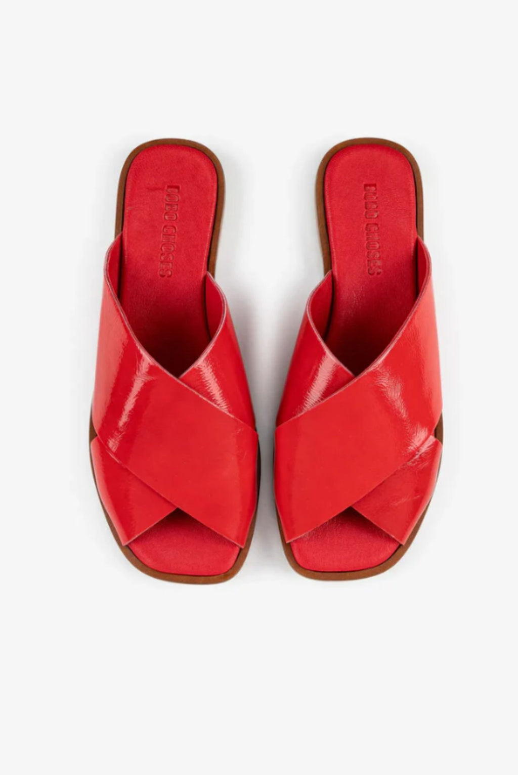 Sandalia roja de charol cruzada