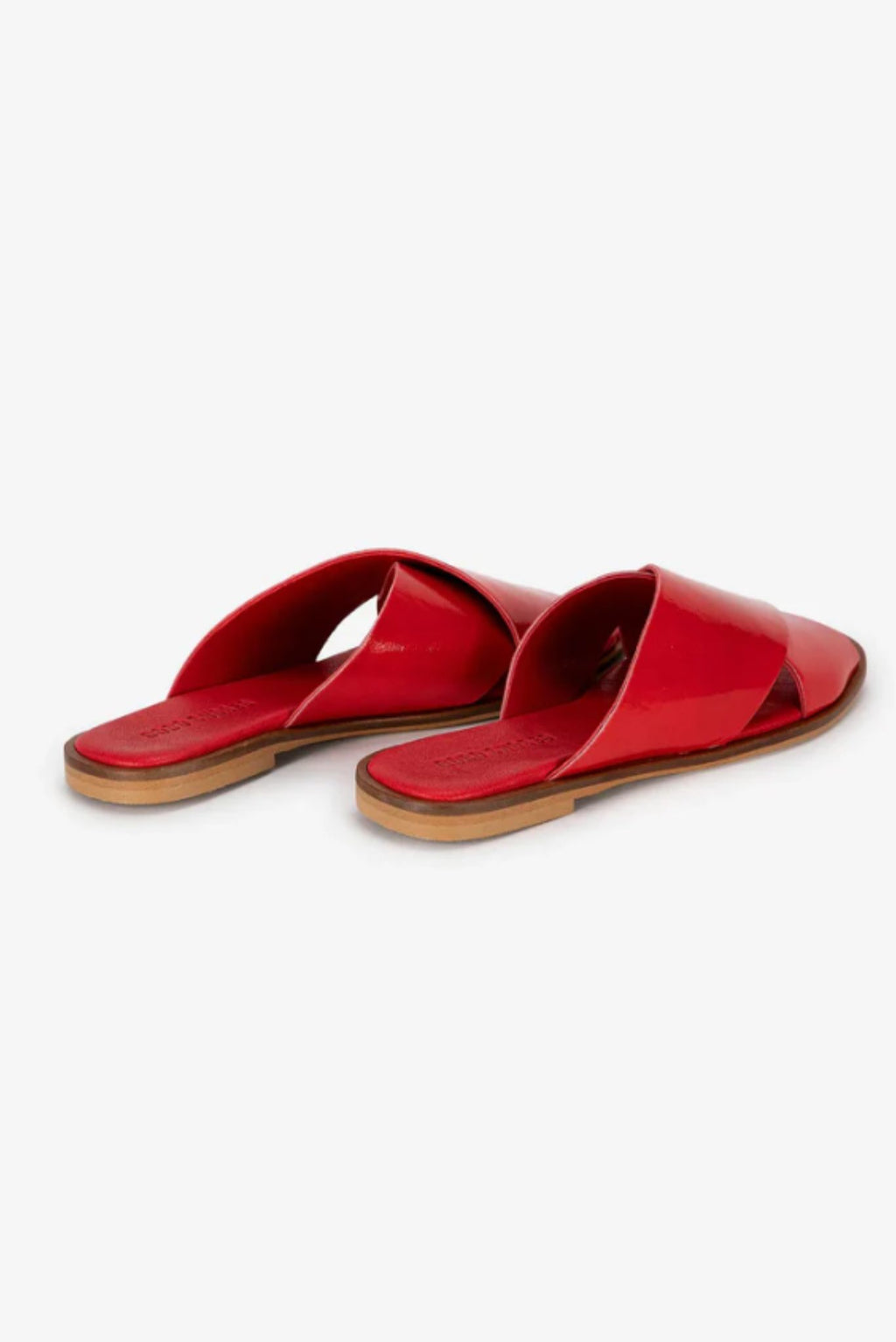 Sandalia roja de charol cruzada